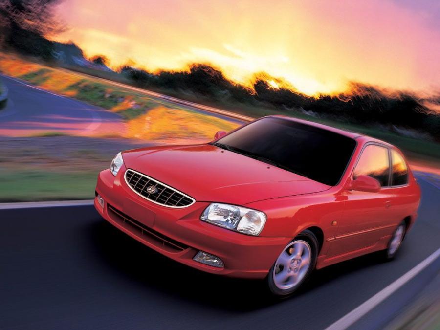  Hyundai Accent 3-Door 2000 года  (фото 2 из 2)